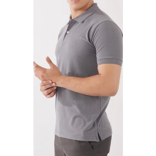 Polo Deportivo Gris para Hombre con Panel en Contraste