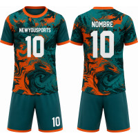 Conjunto de Camiseta y Pantalón de Fútbol Turquesa con Diseño de Remolinos Naranjas