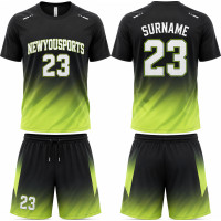 Schwarzes Performance Trikot- und Short-Set mit Neonverlauf