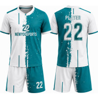 Fußballtrikot- und Shortset mit türkisfarbenem Split-Paint-Design